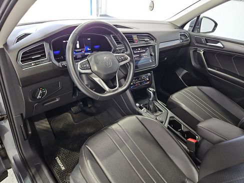 Certified 2022 Volkswagen Tiguan SE image 13