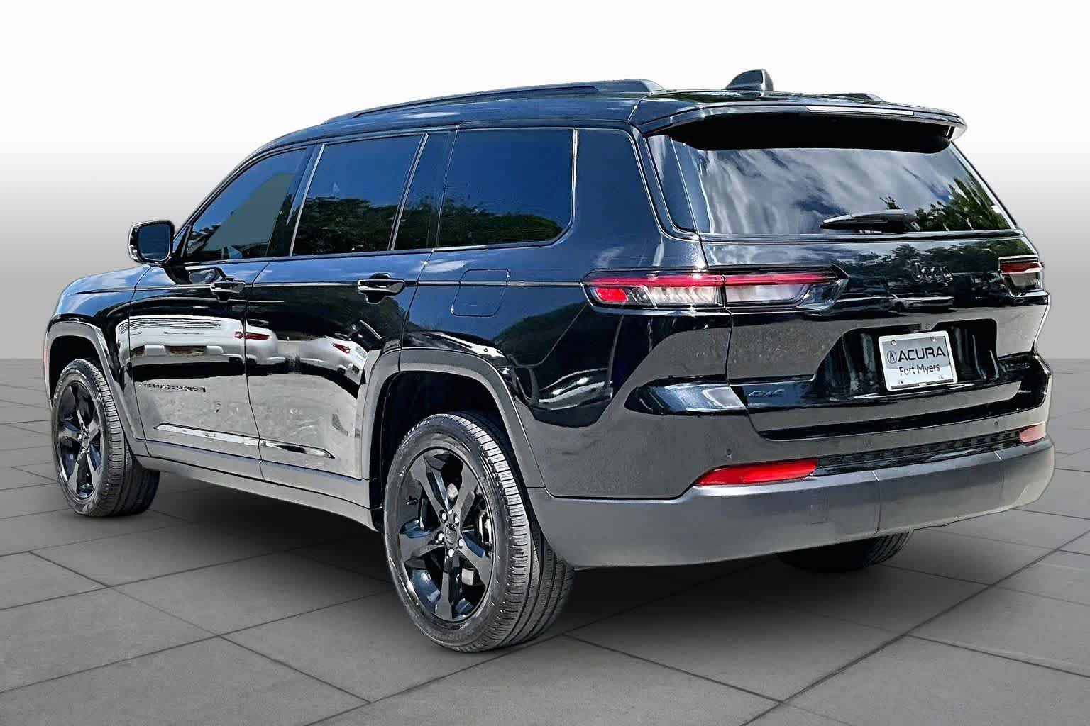 Used 2024 Jeep Grand Cherokee L Limited w/ Black Appearance Package AWD/4WD image 12