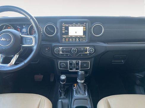 Used 2018 Jeep Wrangler Unlimited Sahara AWD/4WD image 11
