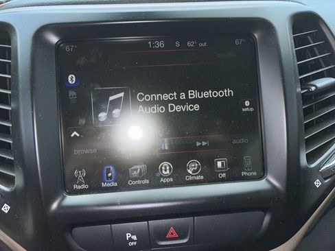 Used 2016 Jeep Cherokee Latitude w/ Comfort/Convenience Group AWD/4WD image 12