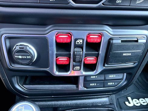 Used 2021 Jeep Wrangler Unlimited Sahara AWD/4WD image 29