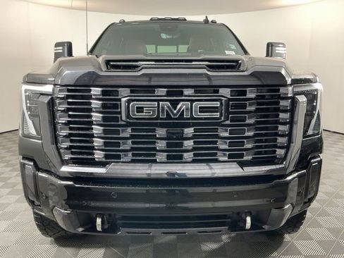Used 2024 GMC Sierra 3500 Denali Ultimate image 2