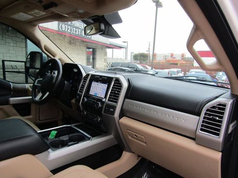 Used 2017 Ford F250 Lariat w/ Lariat Ultimate Package image 11