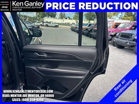 Used 2025 Jeep Grand Cherokee L Laredo AWD/4WD image 27