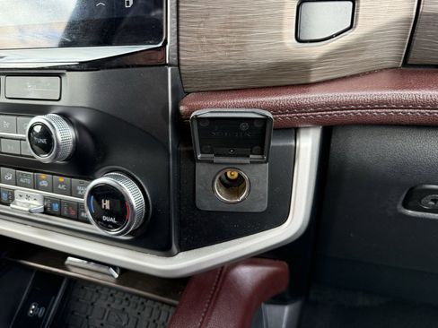 Used 2023 Ford Expedition Limited image 33