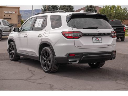 Used 2025 Honda Pilot Black Edition image 5