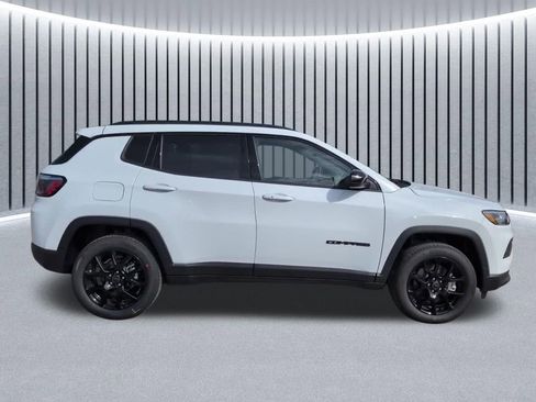 New 2026 Jeep Compass Latitude image 6
