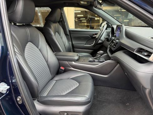 Used 2024 Toyota Highlander XSE FWD image 38