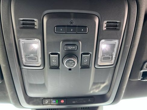 Used 2024 Cadillac Escalade ESV Luxury RWD image 19