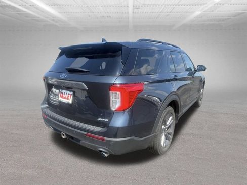 Used 2023 Ford Explorer XLT w/ Equipment Group 202A AWD/4WD image 3