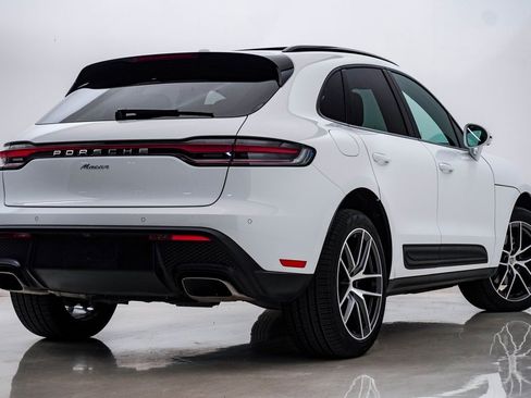 Certified 2025 Porsche Macan image 11