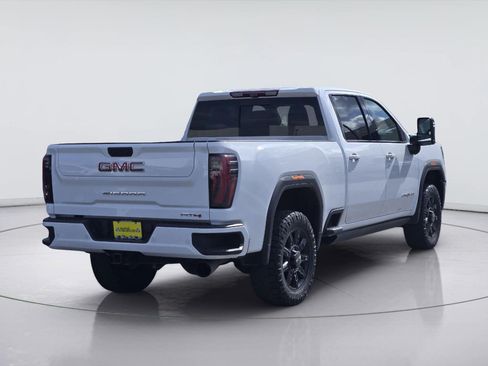 Used 2024 GMC Sierra 2500 AT4 w/ AT4 Premium Plus Package AWD/4WD image 8