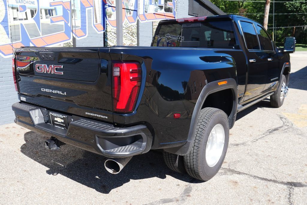 Used 2024 GMC Sierra 3500 Denali w/ Denali Reserve Package AWD/4WD image 39