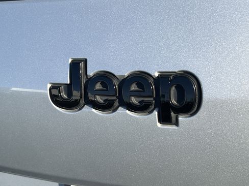 Used 2023 Jeep Grand Cherokee L Summit image 8