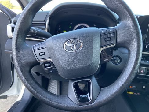 Used 2025 Toyota Camry LE FWD image 34