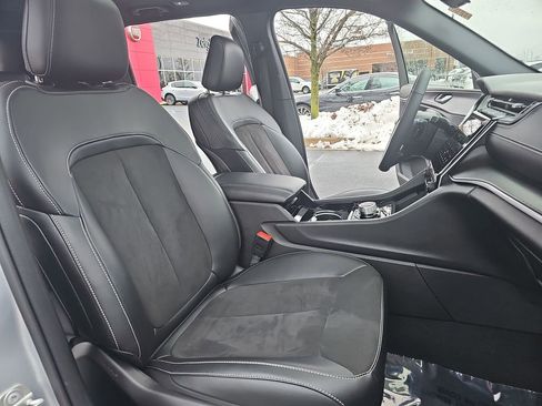 Used 2023 Jeep Grand Cherokee Altitude image 10