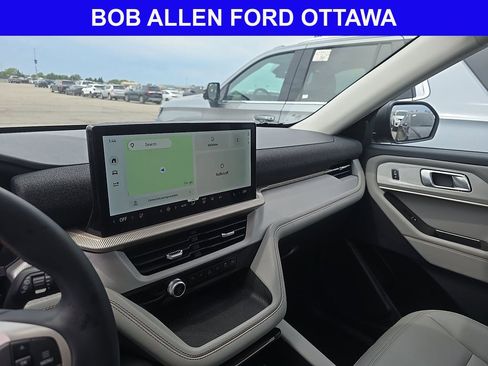 Used 2025 Ford Explorer Active w/ Active Comfort Package AWD/4WD image 17