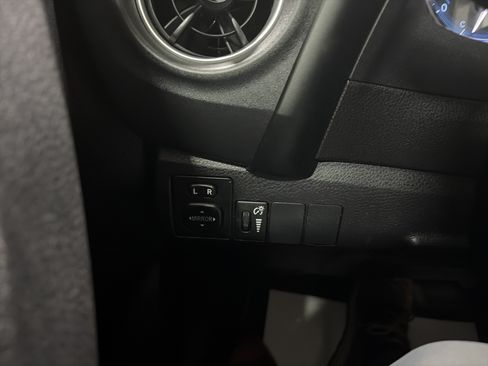 Used 2019 Toyota Corolla LE FWD image 17