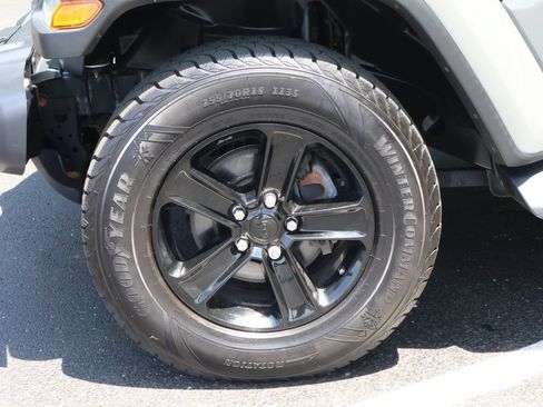 Used 2021 Jeep Wrangler Unlimited Sahara AWD/4WD image 11