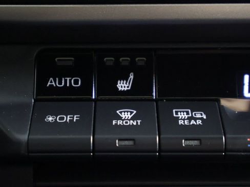 Used 2025 Toyota Camry SE w/ Convenience Package image 43