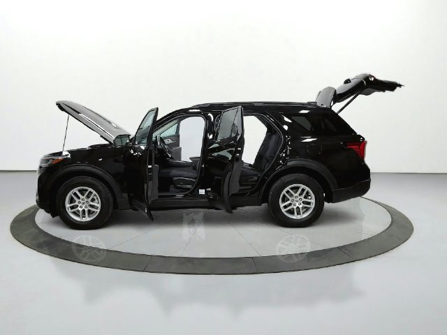 Used 2025 Ford Explorer Active AWD/4WD image 13