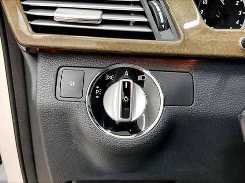 Used 2010 Mercedes-Benz E 350 Sedan image 35