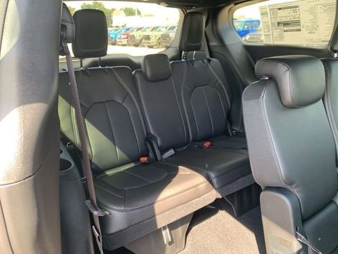 New 2026 Chrysler Pacifica Select image 27