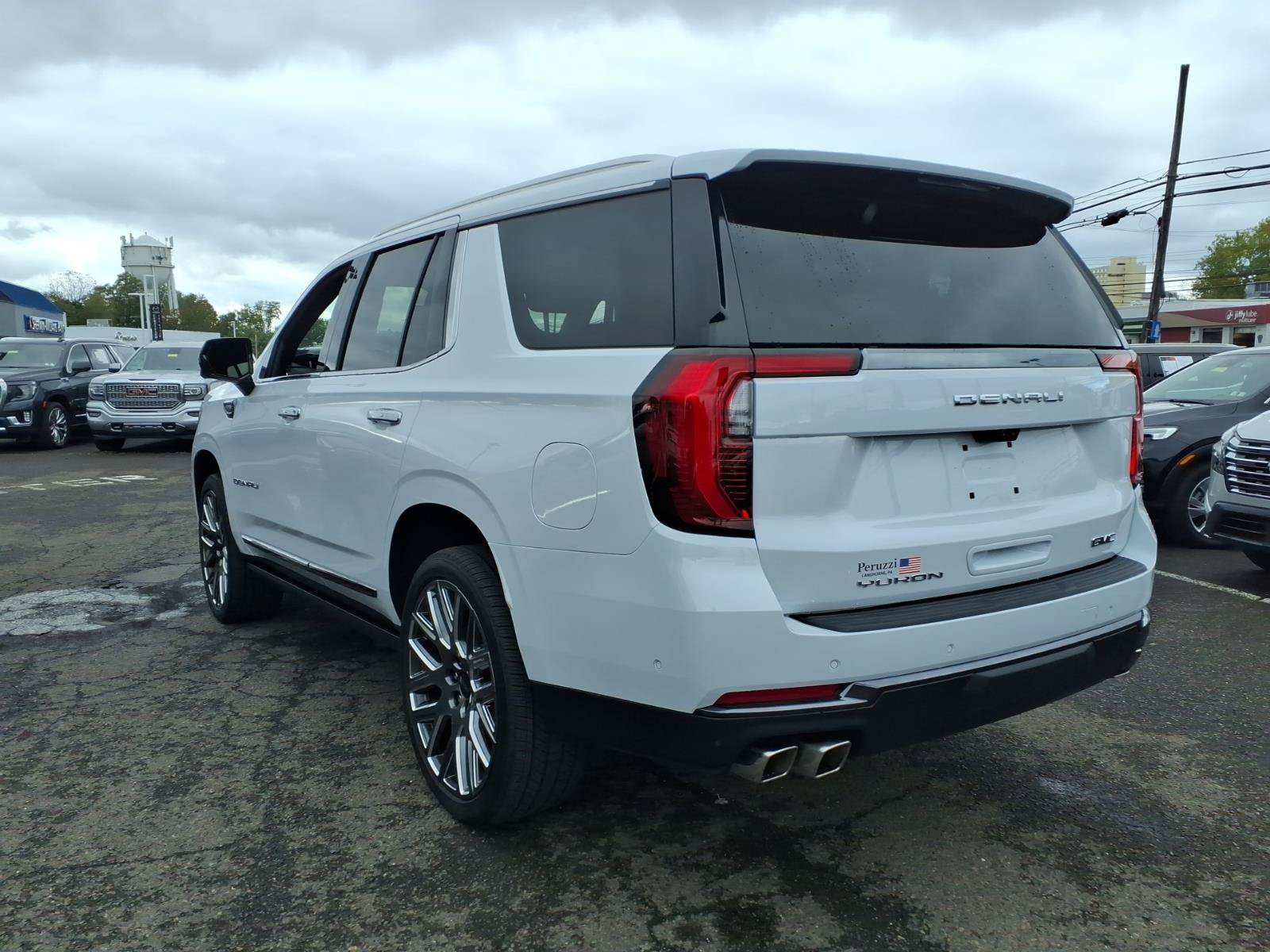 Used 2026 GMC Yukon Denali Ultimate AWD/4WD image 6