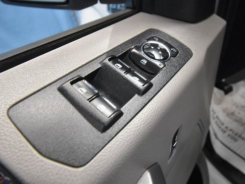 Used 2015 Ford F150 XLT w/ Trailer Tow Package image 5