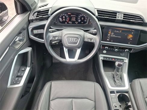 Used 2019 Audi Q3 2.0T Premium image 12