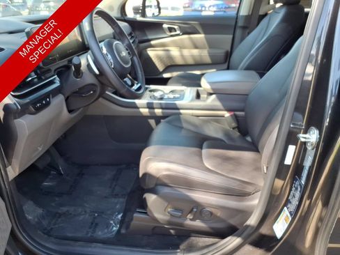 Used 2025 Kia Carnival LXS FWD image 21
