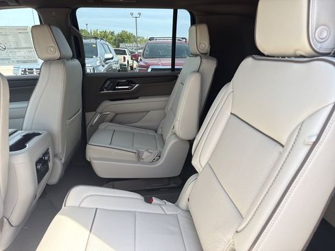 New 2026 GMC Yukon XL Denali w/ Sun & Power Step Package AWD/4WD image 6