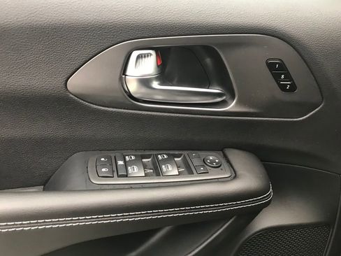 New 2026 Chrysler Pacifica Select image 10