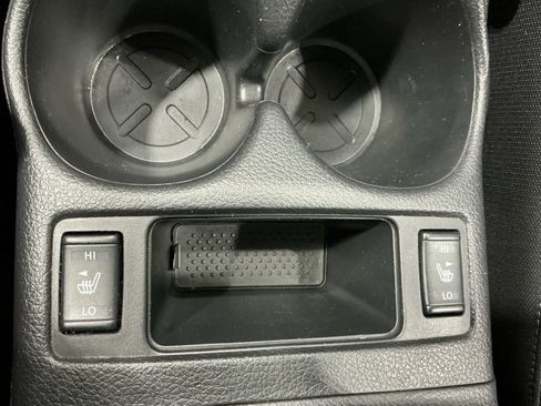 Used 2020 Nissan Rogue SV image 5