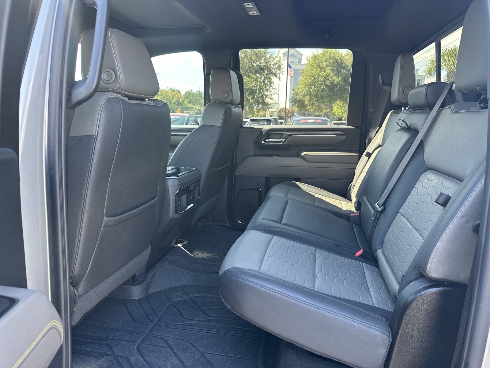 Used 2024 Chevrolet Silverado 2500 ZR2 w/ Technology Package AWD/4WD image 31