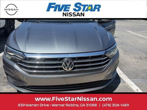 Used 2020 Volkswagen Jetta SE FWD image 2