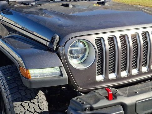 Used 2018 Jeep Wrangler Unlimited Sahara image 10