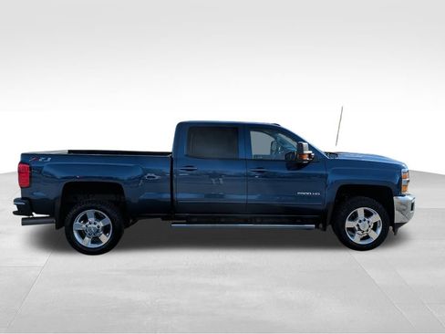 Used 2019 Chevrolet Silverado 2500 LT w/ LT Convenience Package image 8