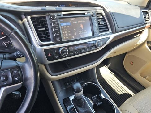 Used 2015 Toyota Highlander Limited AWD/4WD image 33