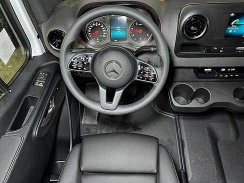 Used 2024 Mercedes-Benz Sprinter 2500 image 37