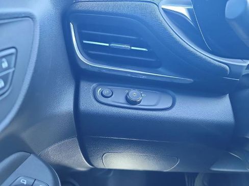 Used 2024 Buick Envista Preferred image 17