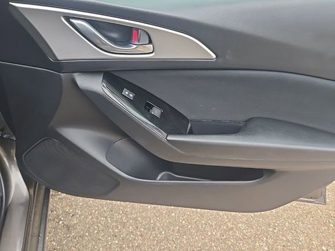 Used 2017 MAZDA MAZDA3 Sport image 21