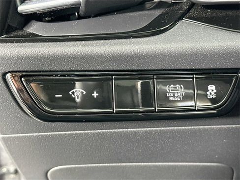 Used 2023 Kia Niro EX Touring image 23