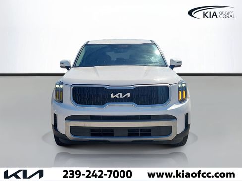 Certified 2024 Kia Telluride LX FWD image 2