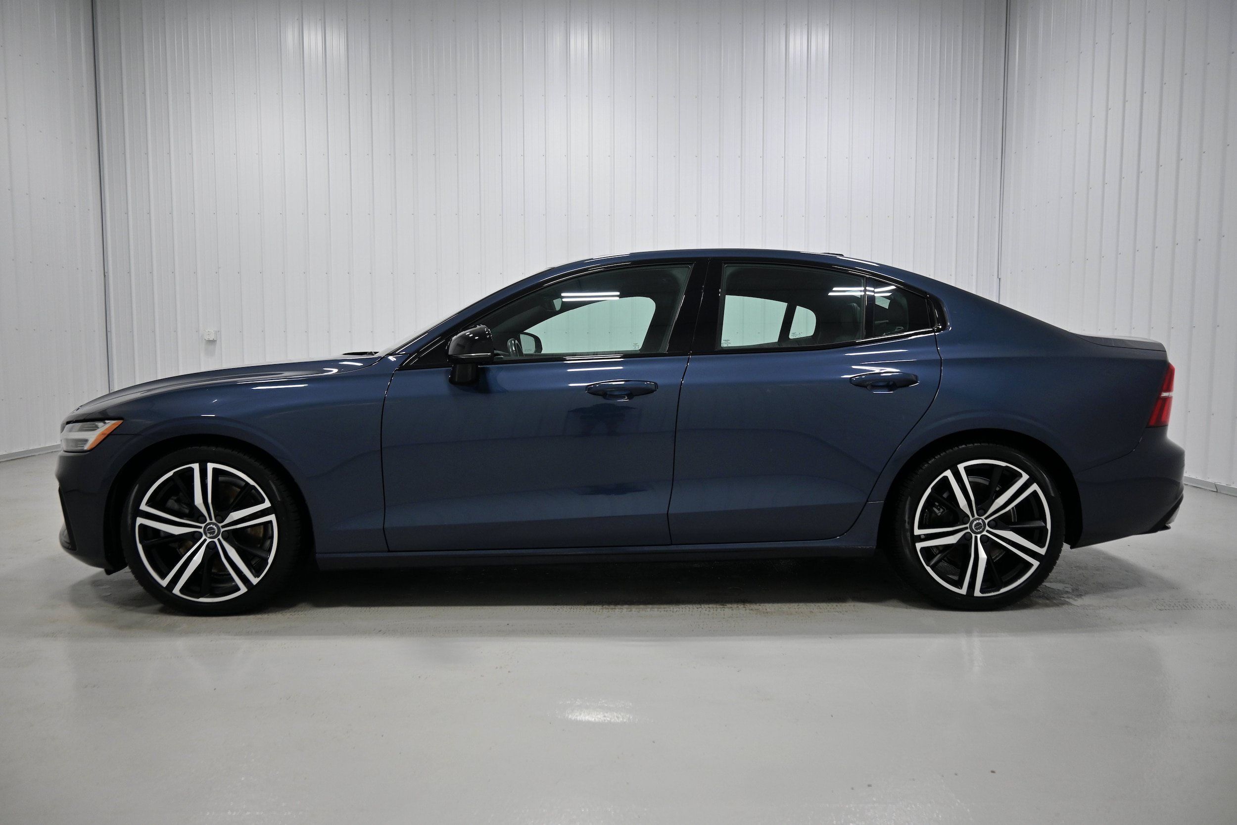 Used 2020 Volvo S60 T6 R-Design AWD/4WD image 25
