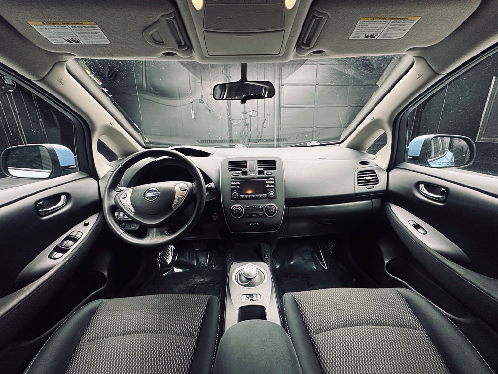 Used 2015 Nissan Leaf S FWD image 31