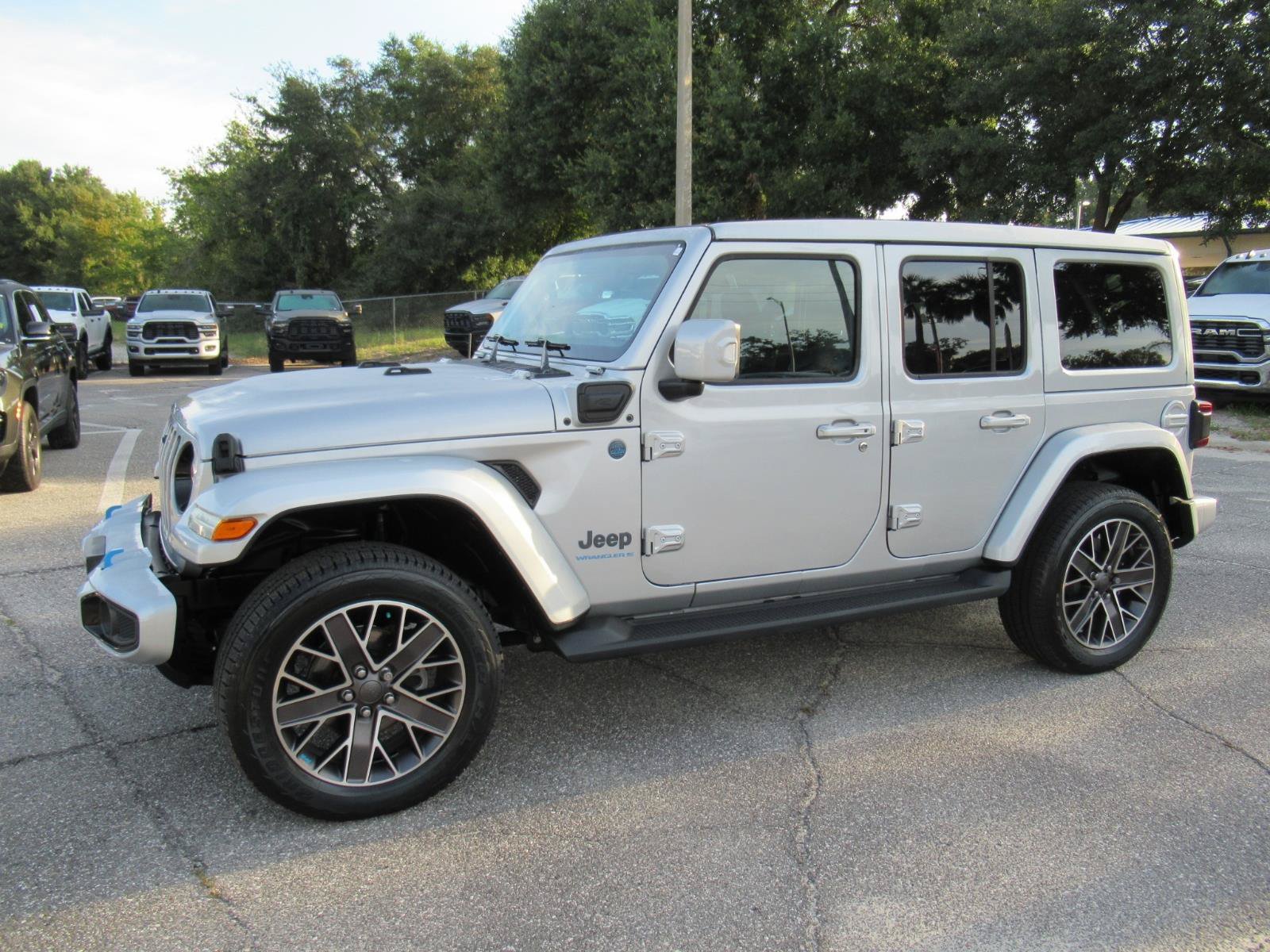 Certified 2023 Jeep Wrangler Unlimited Sahara AWD/4WD image 4