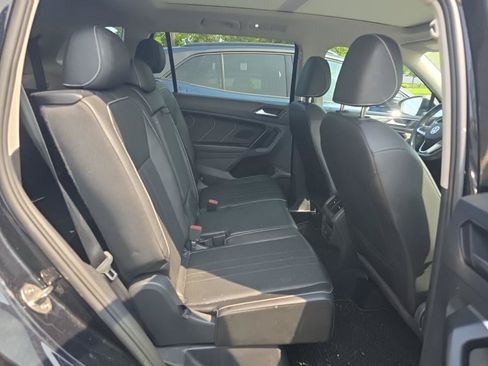 Used 2023 Volkswagen Tiguan SE w/ Panoramic Sunroof Package FWD image 6