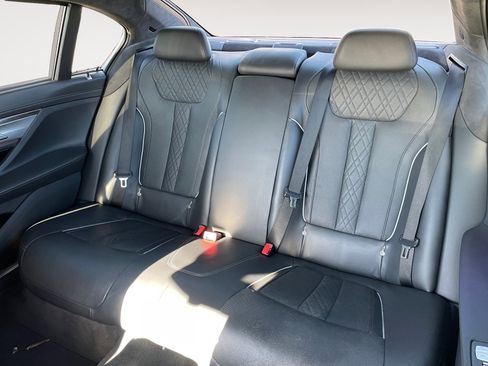 Used 2018 BMW 750i xDrive image 19