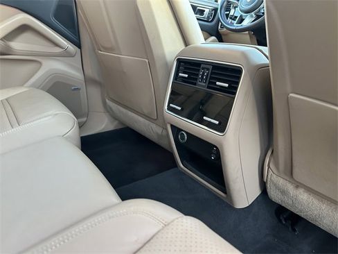 Used 2021 Porsche Cayenne Coupe image 38